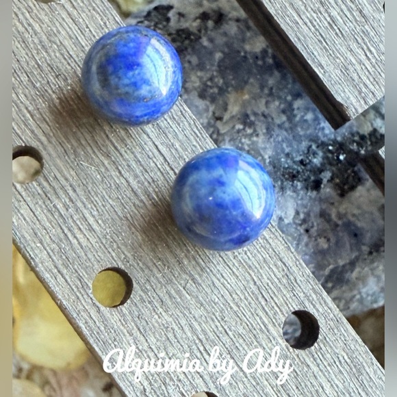 Lapis lazuli stud earrings - Picture 1 of 1